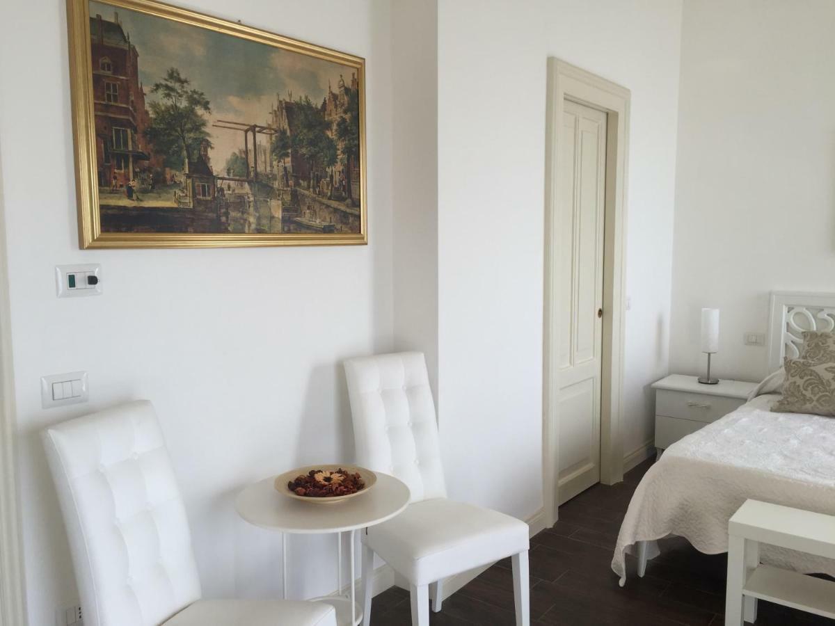 B&B Di Mare E D'Azzurro Salerno Bagian luar foto