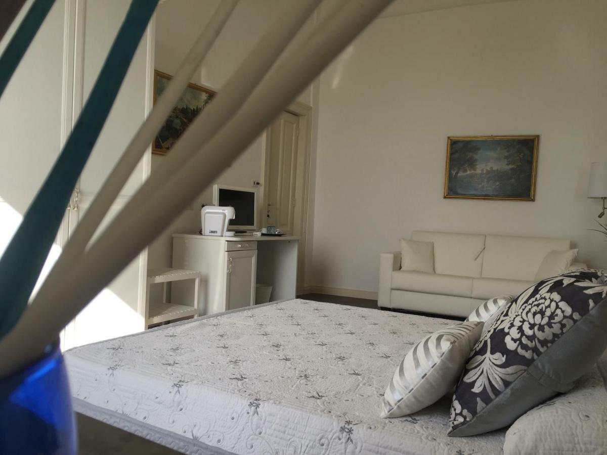 B&B Di Mare E D'Azzurro Salerno Bagian luar foto