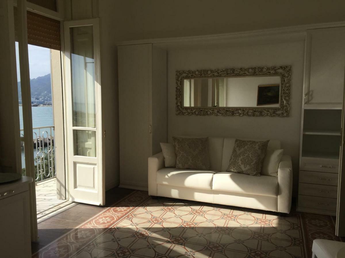 B&B Di Mare E D'Azzurro Salerno Bagian luar foto