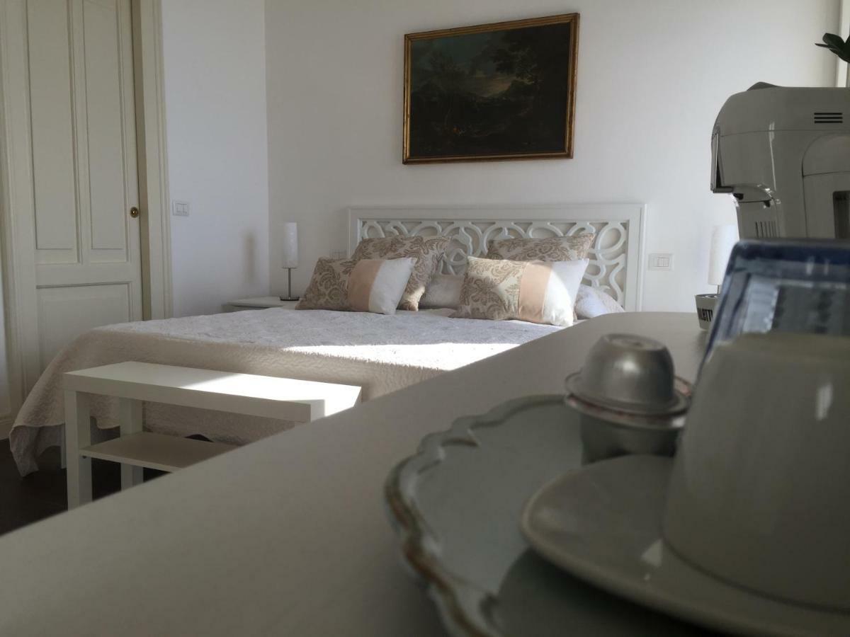 B&B Di Mare E D'Azzurro Salerno Bagian luar foto