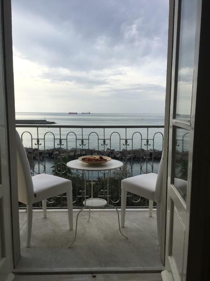 B&B Di Mare E D'Azzurro Salerno Bagian luar foto