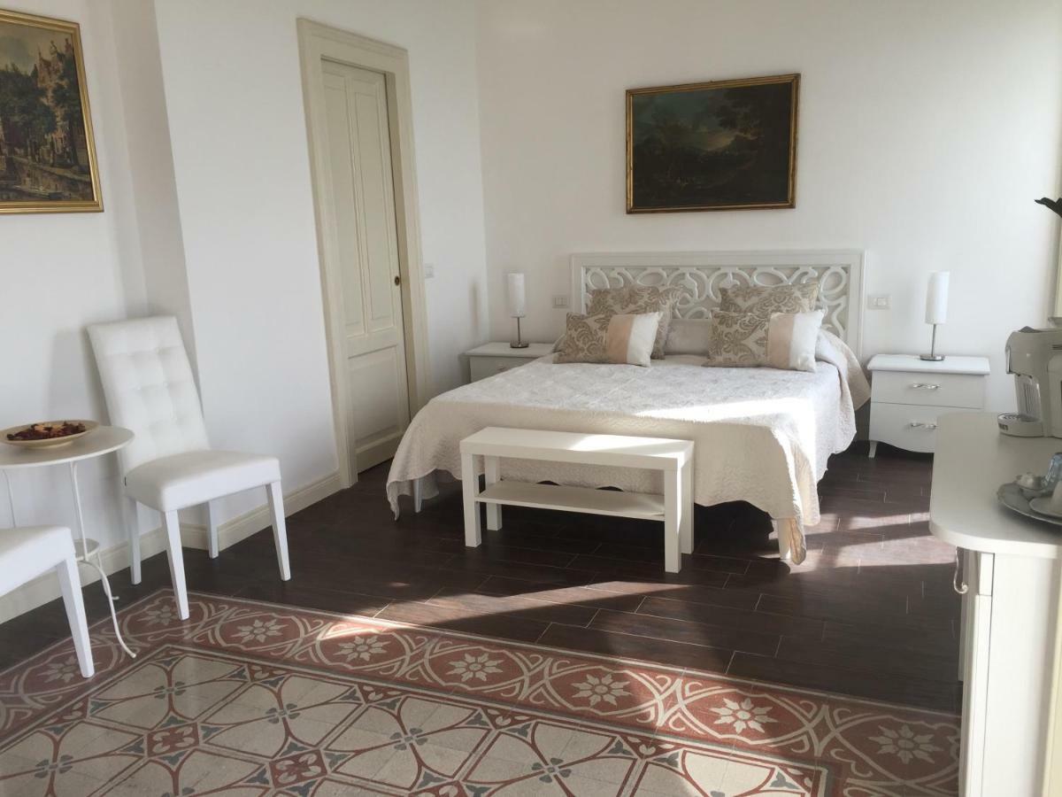 B&B Di Mare E D'Azzurro Salerno Bagian luar foto